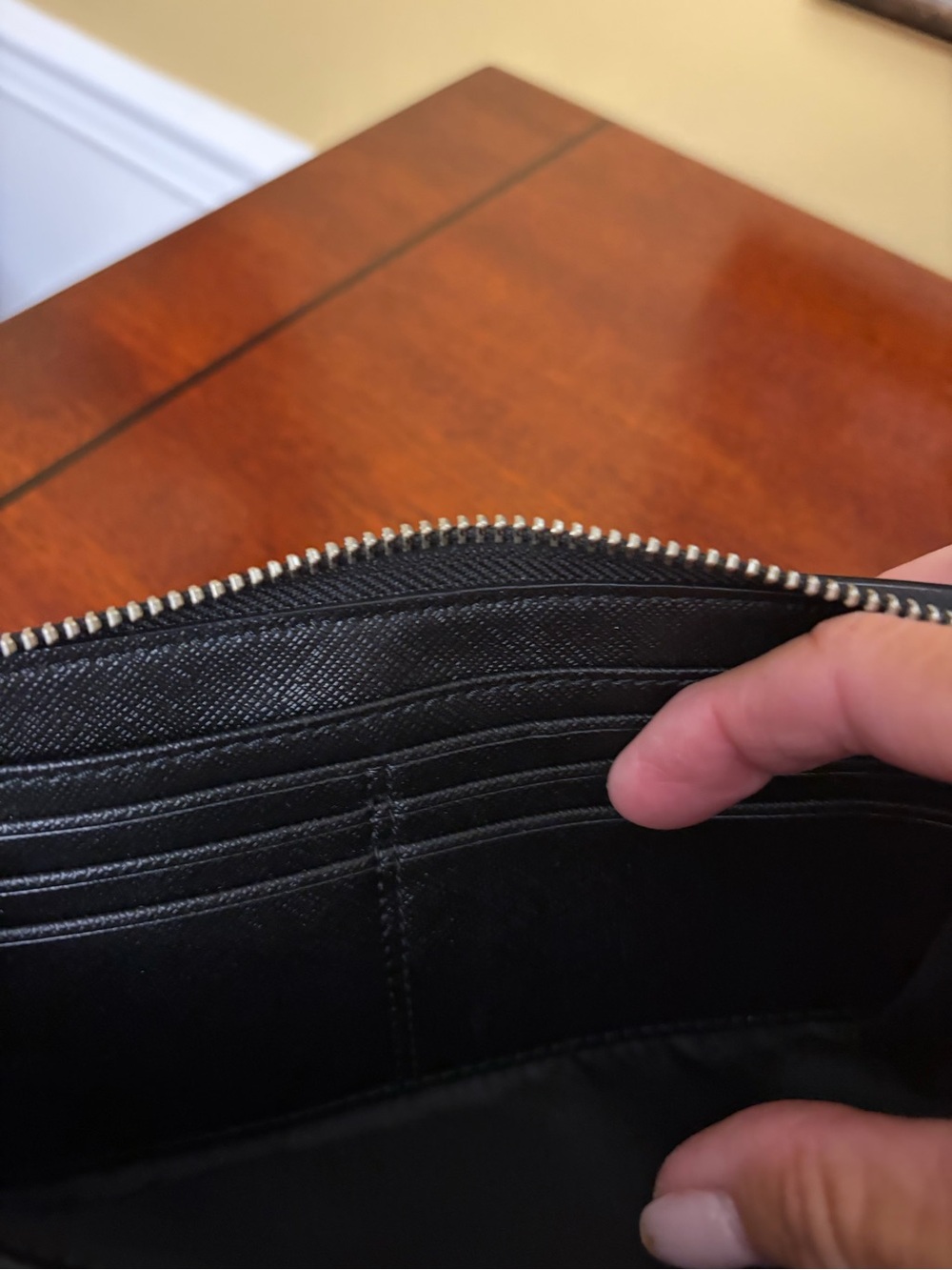 Coach Black Patent Leather Zip Wallet with Signature Emboss - Picture 5 of 7